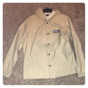 Only NY Tan Windbreaker/Raincoat. Size medium